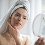 Jak działają szampony koloryzujące i kiedy warto je stosować?